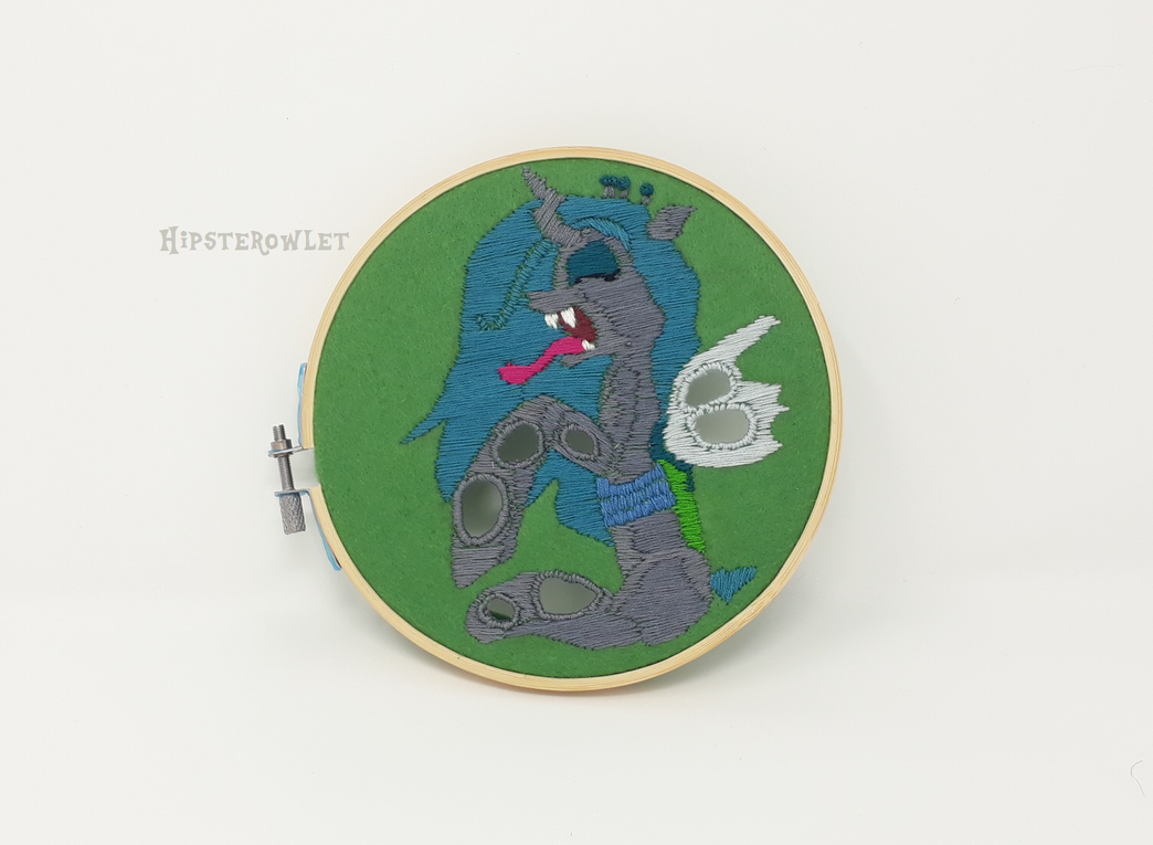 [Bild: handmade_queen_chrysalis_embroidery_by_h...cbsf5e.png]