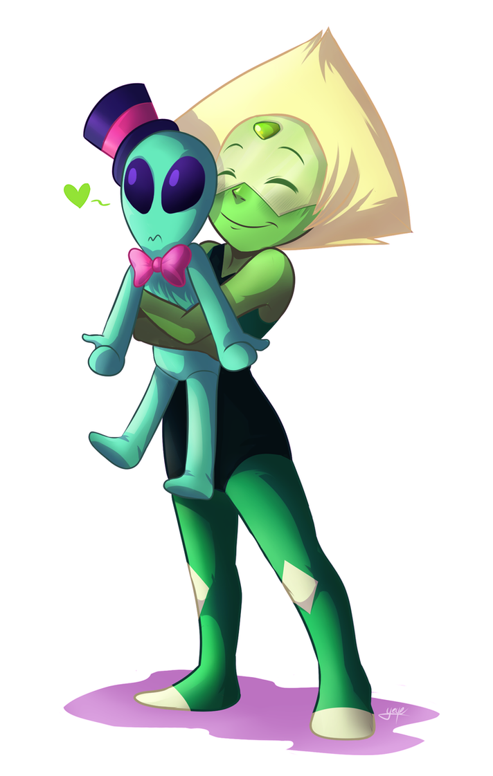 Reposting from TUMBLR  Smol Peridot with her alien plush! ;u; --- Peridot is from Steven Universe